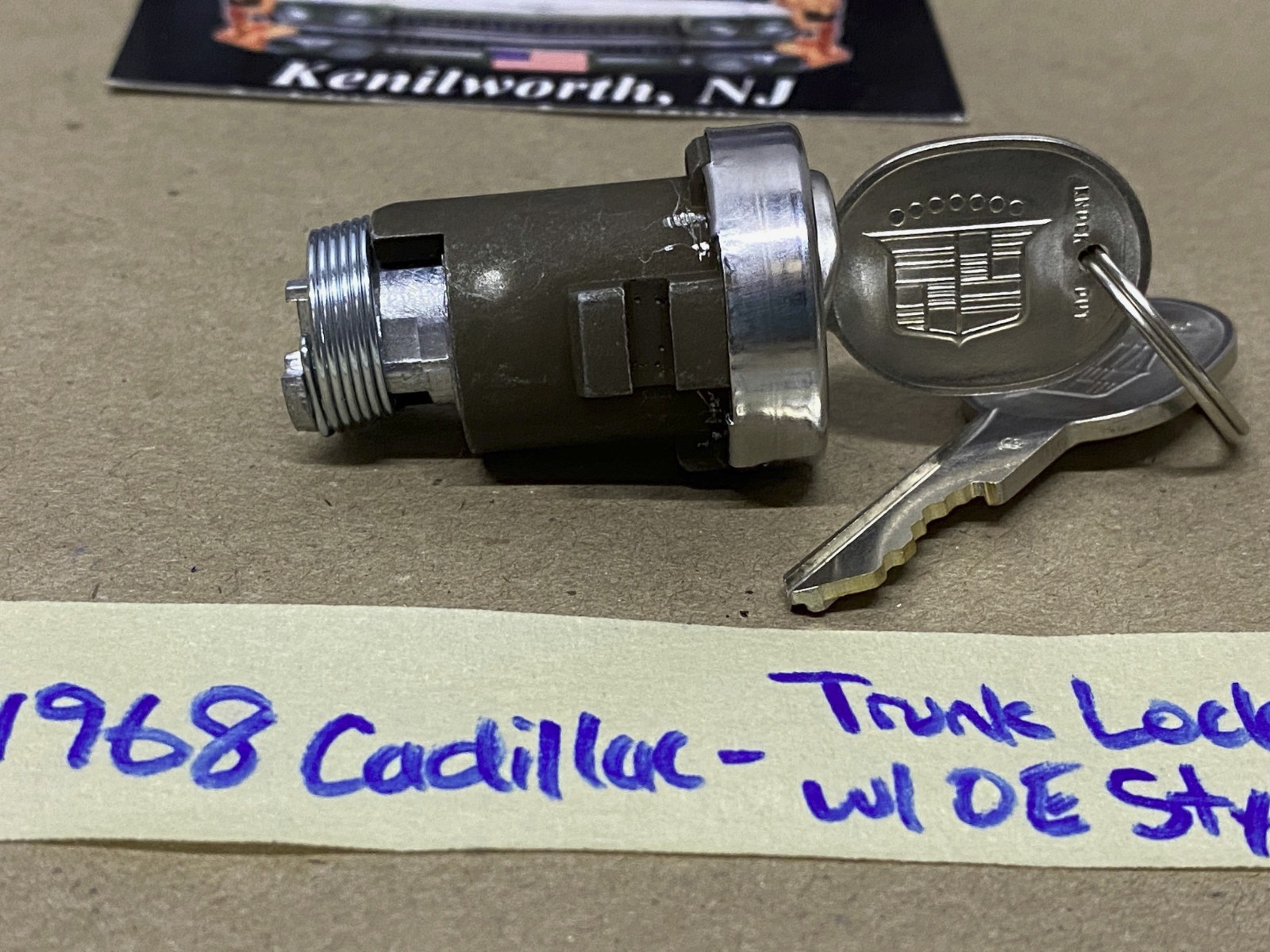 NOS 1967-1968 Cadillac Deville Eldorado Calais Fleetwood TRUNK LOCK CYLINDER WITH ORIGINAL CADILLAC CREST KEYS - Image 6