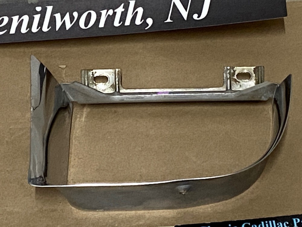 OEM 1960 Cadillac Eldorado Deville Fleetwood RIGHT PASSENGER SIDE INNER PARKING LIGHT LAMP BEZEL TRIM - Image 6