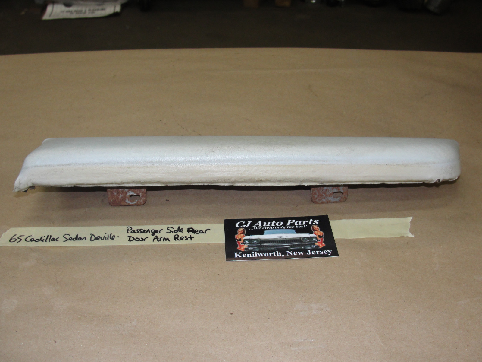 OEM 1965 Cadillac Sedan Deville Fleetwood RIGHT REAR DOOR PANEL ARM REST PAD CUSHION - Image 6
