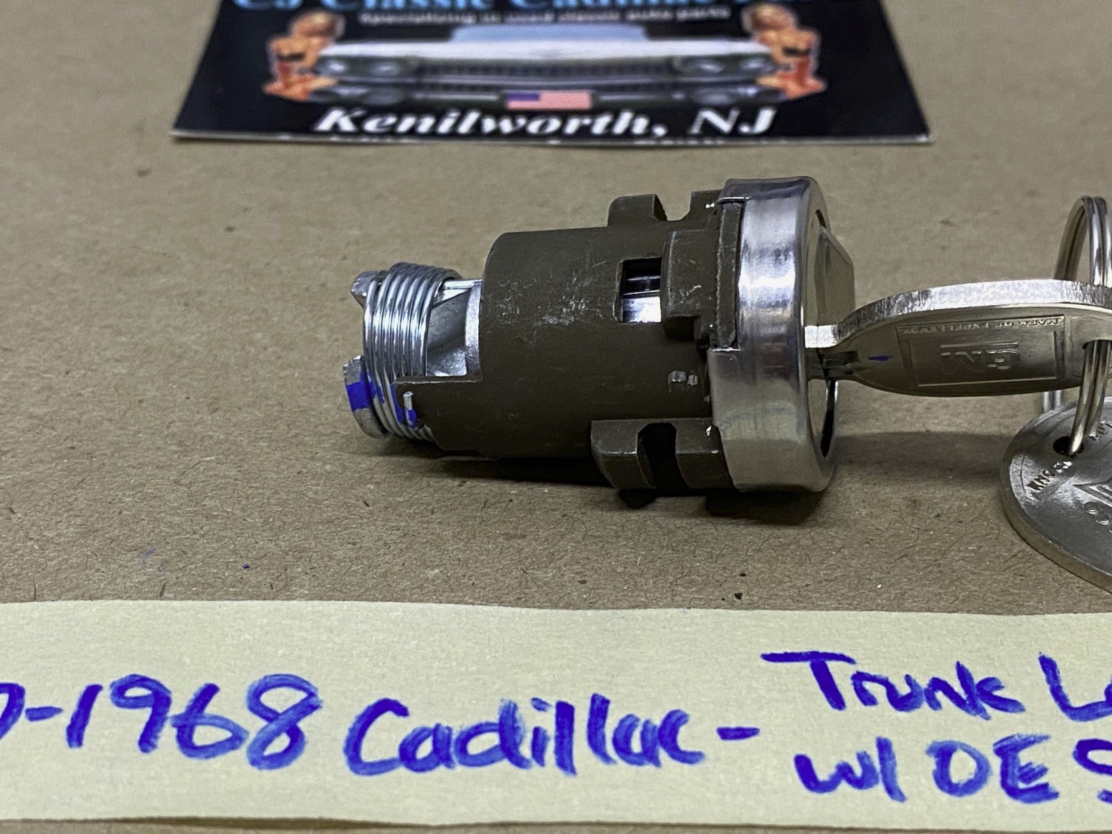 NOS 1967-1968 Cadillac Deville Eldorado Calais Fleetwood TRUNK LOCK CYLINDER WITH ORIGINAL CADILLAC CREST KEYS - Image 7