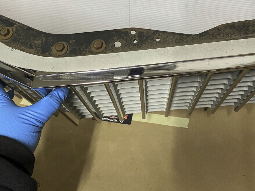 OEM 1975 1976 Cadillac Deville Calais Fleetwood FRONT UPPER GRILL WITH SUPPORT MOUNTING BRACKETS #1605173 - Image 15