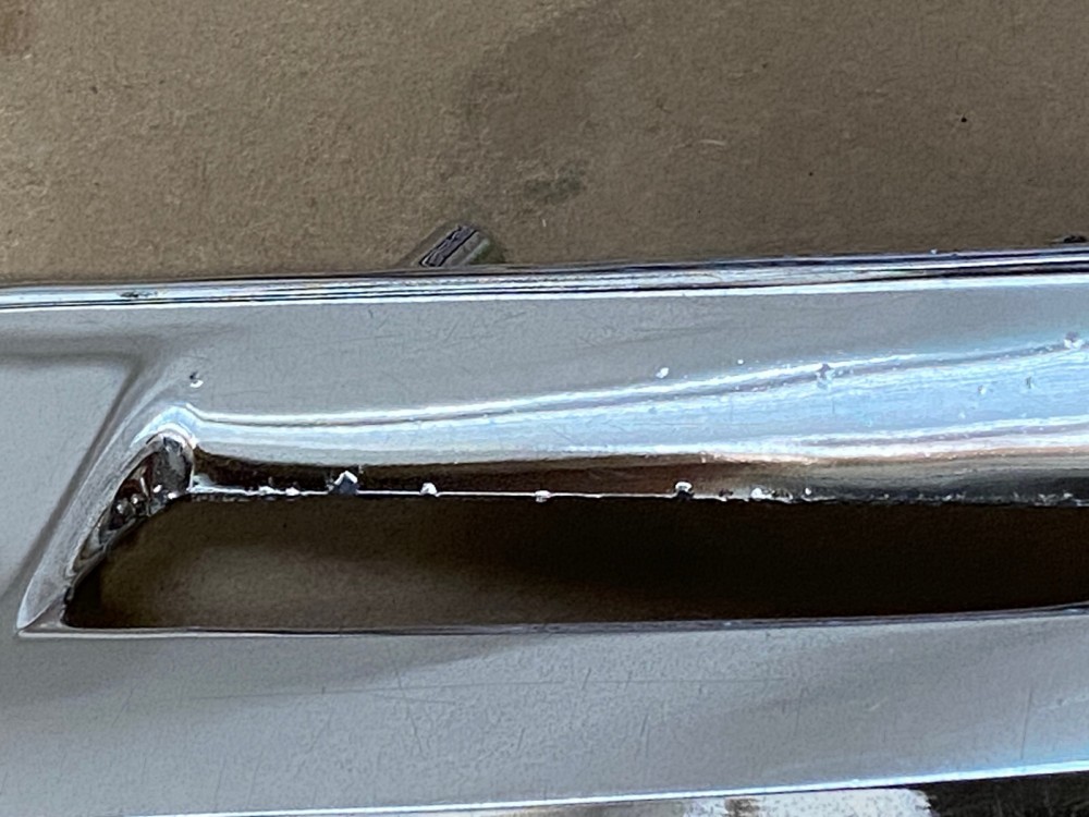 OEM 1973 Cadillac Deville Fleetwood Calais RIGHT PASS SIDE REAR LICENSE PLATE LIGHT BEZEL TRIM COVER #1601091 - Image 7