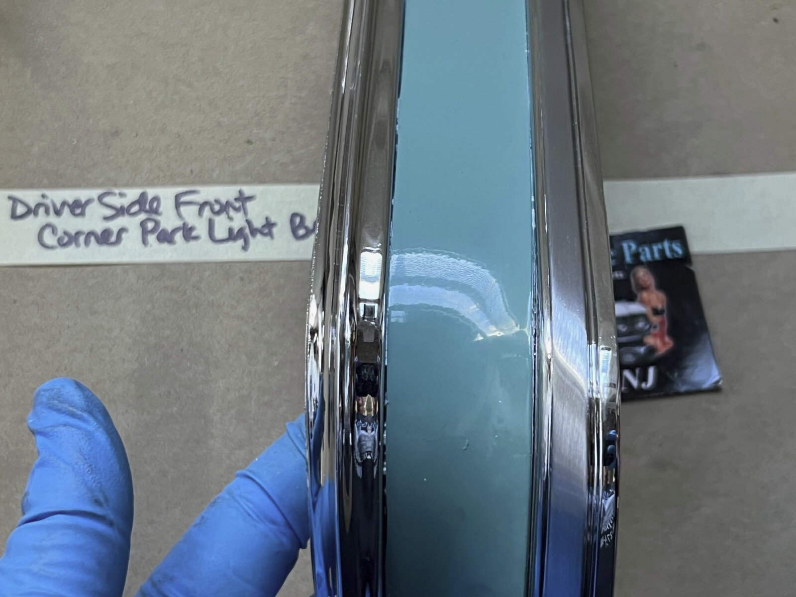 OEM 1975 1976 Cadillac Fleetwood DRIVER SIDE FRONT CORNER TURN SIGNAL PARK LIGHT BEZEL TRIM #1605270 - Image 8