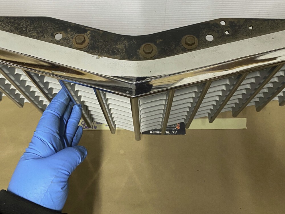 OEM 1975 1976 Cadillac Deville Calais Fleetwood FRONT UPPER GRILL WITH SUPPORT MOUNTING BRACKETS #1605173 - Image 14