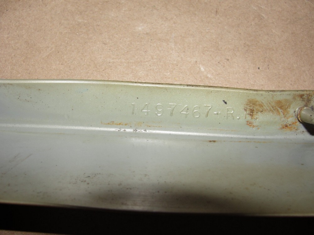OEM 1971 Cadillac Deville Fleetwood Calais RIGHT PASSENGER SIDE FRONT FENDER FILLERS PANEL UNDER CORNER LIGHT #1497467 - Image 9