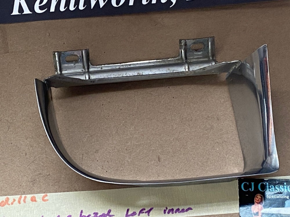 OEM 1960 Cadillac Deville Fleetwood Eldorado LEFT DRIVER SIDE INNER PARKING LIGHT LAMP BEZEL TRIM - Image 9
