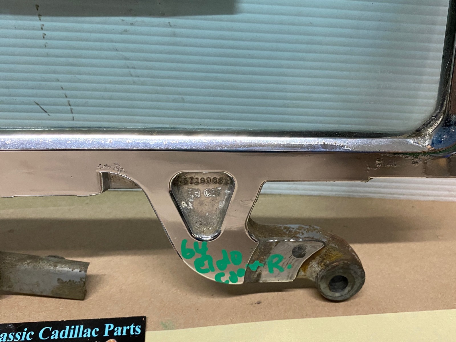 OEM 1962 1963 1964 Cadillac Eldorado Deville Convertible RIGHT REAR QUARTER WINDOW GLASS & FRAME #4439717/#5719066 - Image 9