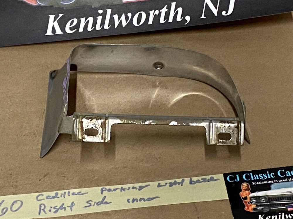 OEM 1960 Cadillac Eldorado Deville Fleetwood RIGHT PASSENGER SIDE INNER PARKING LIGHT LAMP BEZEL TRIM - Image 9