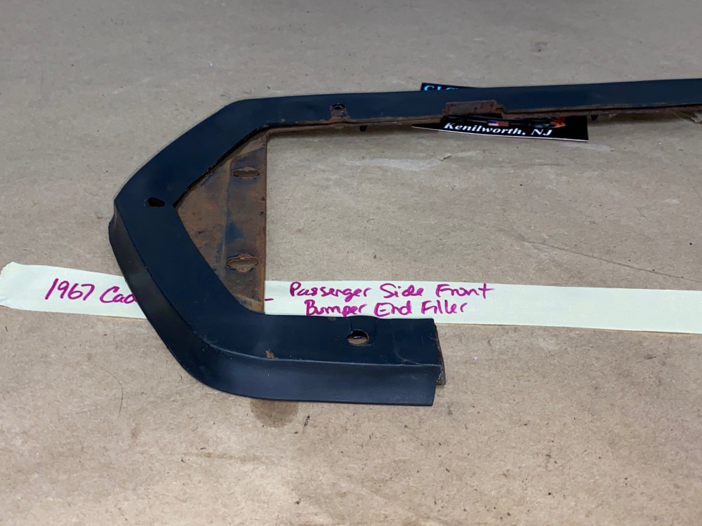 OEM 1967 1968 Cadillac Deville Calais Fleetwood RIGHT PASSENGER SIDE SIDE RUBBER FRONT FENDER TO BUMPER END FILLERS PANEL #1487327 - Image 3