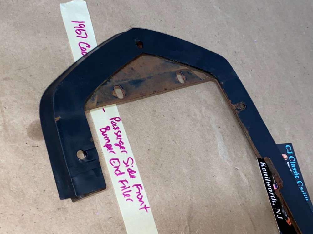 OEM 1967 1968 Cadillac Deville Calais Fleetwood RIGHT PASSENGER SIDE SIDE RUBBER FRONT FENDER TO BUMPER END FILLERS PANEL #1487327 - Image 4