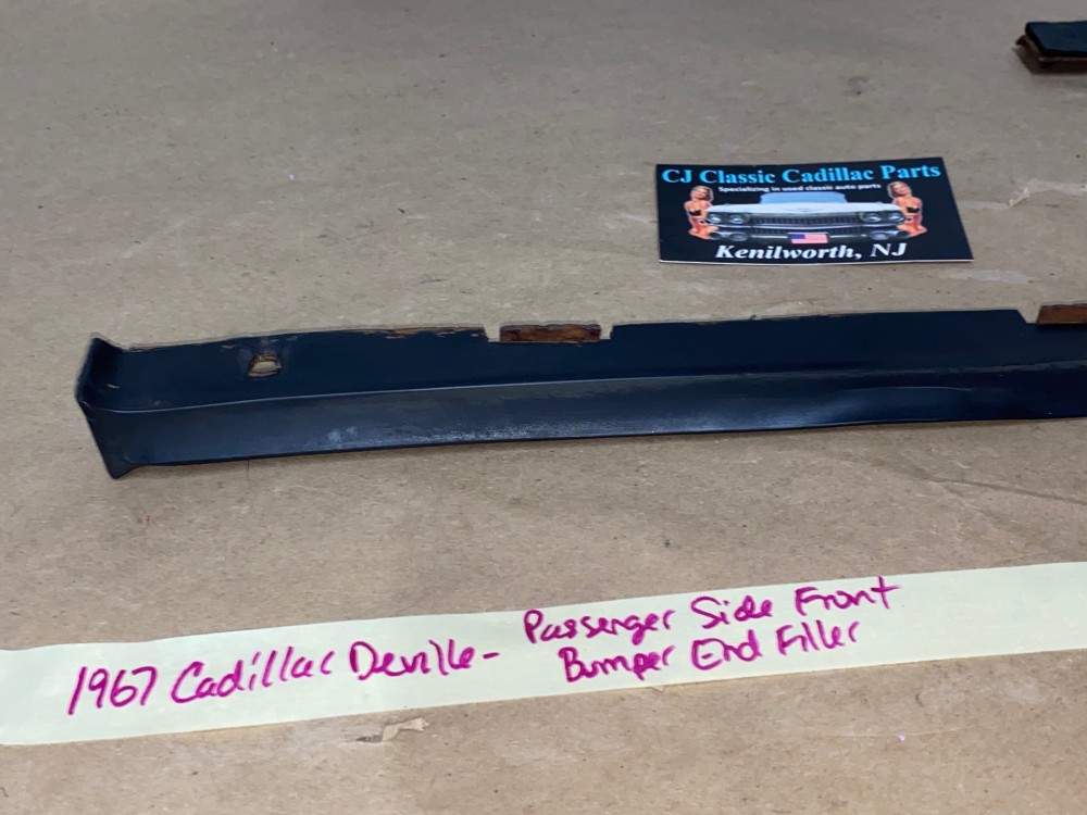 OEM 1967 1968 Cadillac Deville Calais Fleetwood RIGHT PASSENGER SIDE SIDE RUBBER FRONT FENDER TO BUMPER END FILLERS PANEL #1487327 - Image 9