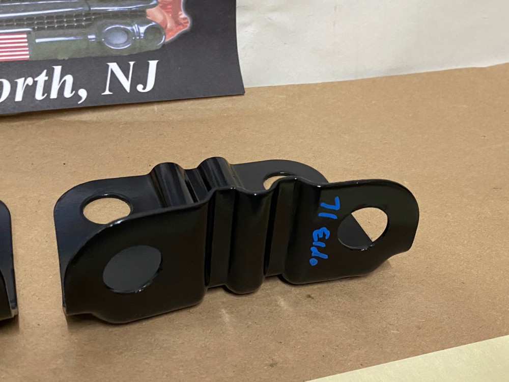 OEM 1971 1972 1973 1974 Cadillac Eldorado HOOD HINGE TO WHEEL WELL MOUNTING BRACKETS - PAIR #1494988 - Image 2