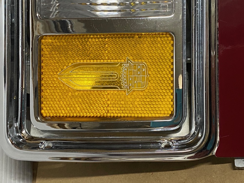 OEM 1975 1976 Cadillac Deville Calais Fleetwood RIGHT PASSENGER SIDE TURN SIGNAL PARK CORNER LIGHT LENS #1605271/#5968018/#5966732 - Image 6