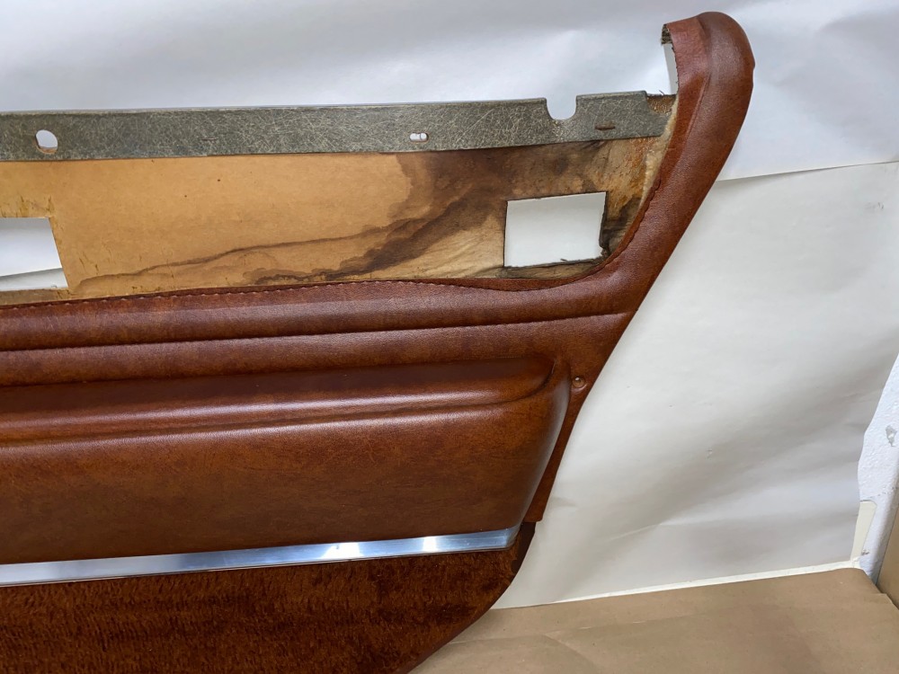 OEM 1966 Cadillac Fleetwood 4 Door RIGHT PASSENGER SIDE REAR DOOR PANEL TRIM WITH ARM REST BASE & COURTESY LIGHT - BROWN - Image 4
