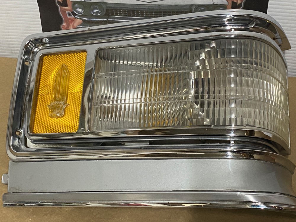 OEM 1975 1976 Cadillac Deville Calais Fleetwood RIGHT PASSENGER SIDE TURN SIGNAL PARK CORNER LIGHT LENS #1605271/#5968018/#5966732 - Image 2