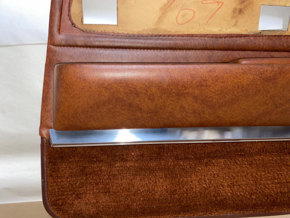 OEM 1966 Cadillac Fleetwood 4 Door RIGHT PASSENGER SIDE REAR DOOR PANEL TRIM WITH ARM REST BASE & COURTESY LIGHT - BROWN - Image 5