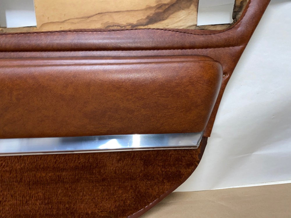 OEM 1966 Cadillac Fleetwood 4 Door RIGHT PASSENGER SIDE REAR DOOR PANEL TRIM WITH ARM REST BASE & COURTESY LIGHT - BROWN - Image 7