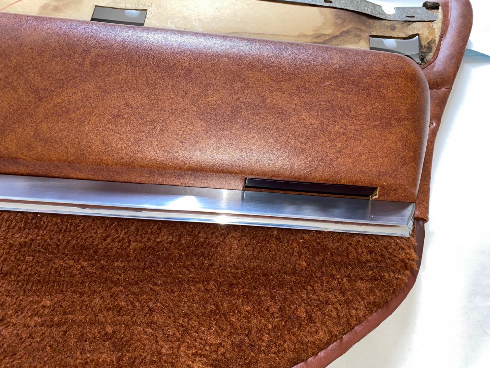OEM 1966 Cadillac Fleetwood 4 Door RIGHT PASSENGER SIDE REAR DOOR PANEL TRIM WITH ARM REST BASE & COURTESY LIGHT - BROWN - Image 11