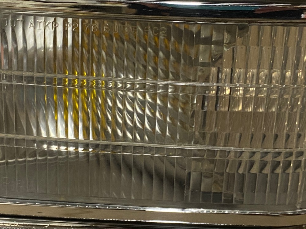 OEM 1975 1976 Cadillac Deville Calais Fleetwood RIGHT PASSENGER SIDE TURN SIGNAL PARK CORNER LIGHT LENS #1605271/#5968018/#5966732 - Image 9