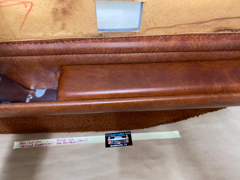 OEM 1966 Cadillac Fleetwood 4 Door RIGHT PASSENGER SIDE REAR DOOR PANEL TRIM WITH ARM REST BASE & COURTESY LIGHT - BROWN - Image 16