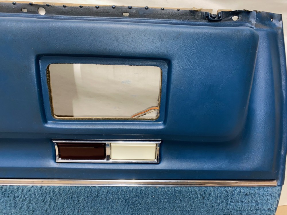 OEM 1971 1972 1973 1974 1975 1976 Cadillac Sedan Deville Fleetwood Calais 4 Door LEFT DRIVER SIDE REAR LOWER DOOR PANEL ARM REST with COURTESY LIGHT - DARK BLUE - Image 10