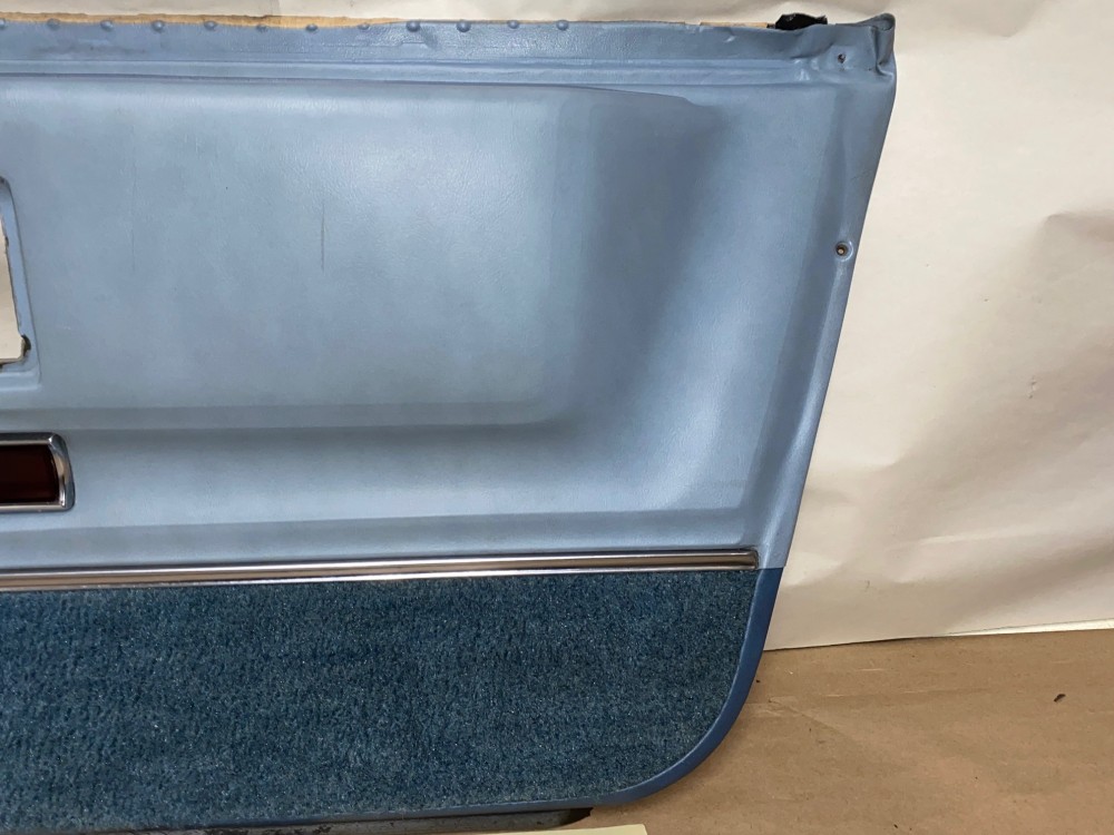 OEM 1971 1972 1973 1974 1975 1976 Cadillac Sedan Deville Fleetwood Calais 4 Door RIGHT PASSENGER SIDE REAR LOWER DOOR PANEL ARM REST with COURTESY LIGHT - LIGHT BLUE - Image 4