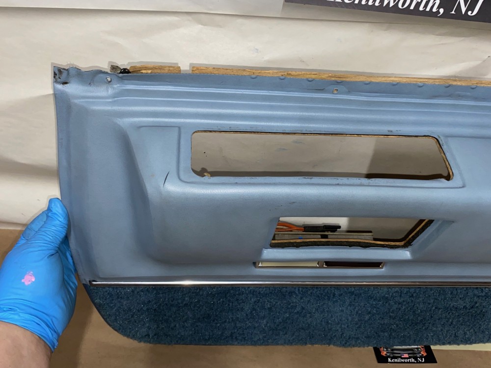 OEM 1971 1972 1973 1974 1975 1976 Cadillac Sedan Deville Fleetwood Calais 4 Door RIGHT PASSENGER SIDE REAR LOWER DOOR PANEL ARM REST with COURTESY LIGHT - LIGHT BLUE - Image 6