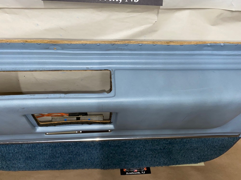 OEM 1971 1972 1973 1974 1975 1976 Cadillac Sedan Deville Fleetwood Calais 4 Door RIGHT PASSENGER SIDE REAR LOWER DOOR PANEL ARM REST with COURTESY LIGHT - LIGHT BLUE - Image 7