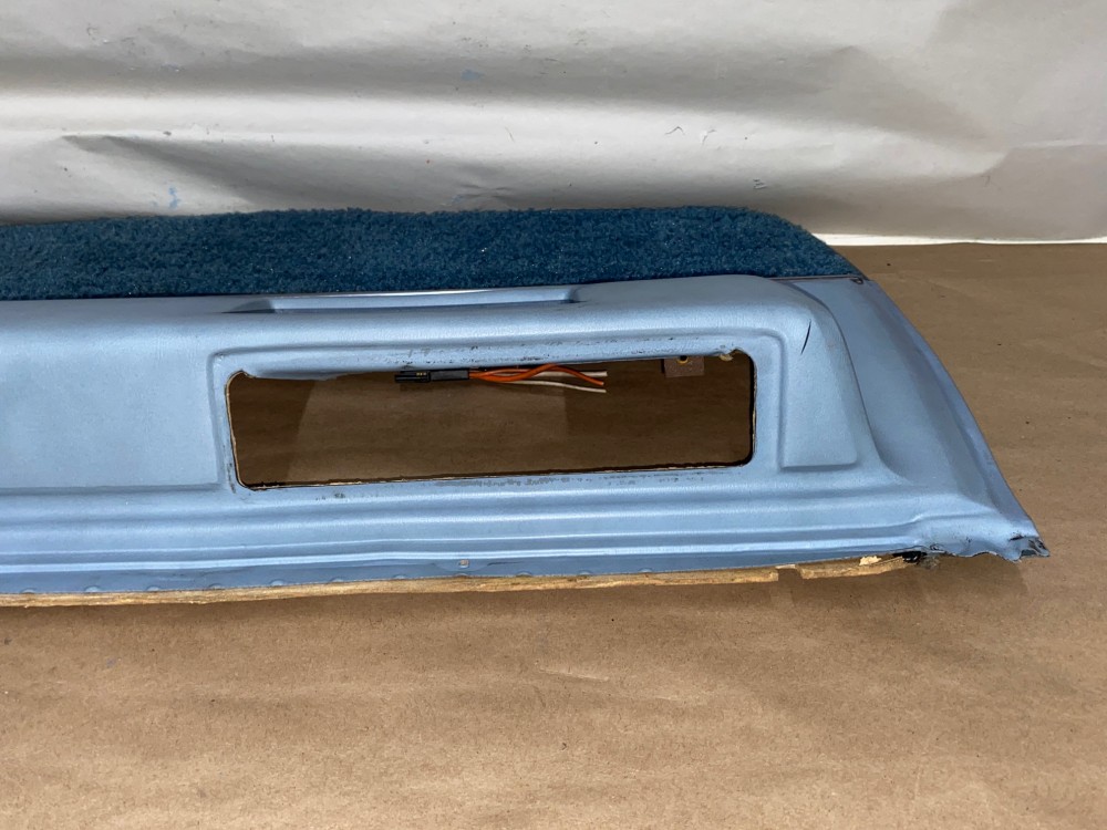 OEM 1971 1972 1973 1974 1975 1976 Cadillac Sedan Deville Fleetwood Calais 4 Door RIGHT PASSENGER SIDE REAR LOWER DOOR PANEL ARM REST with COURTESY LIGHT - LIGHT BLUE - Image 13