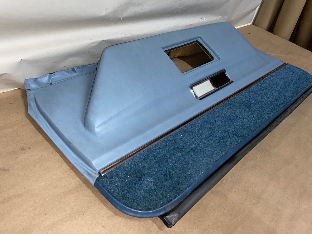 OEM 1971 1972 1973 1974 1975 1976 Cadillac Sedan Deville Fleetwood Calais 4 Door RIGHT PASSENGER SIDE FRONT LOWER DOOR PANEL with COURTESY LIGHT - LIGHT BLUE - Image 13
