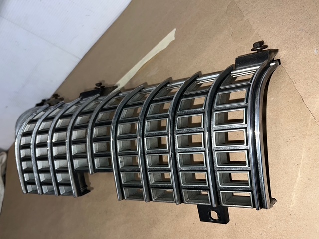 OEM 1976 Cadillac Eldorado FRONT LOWER GRILL #1606878 - Image 9