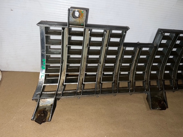 OEM 1976 Cadillac Eldorado FRONT LOWER GRILL #1606878 - Image 4
