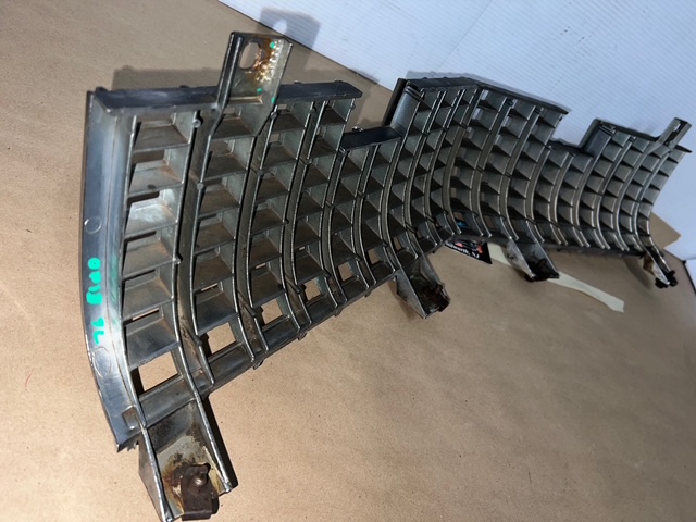OEM 1976 Cadillac Eldorado FRONT LOWER GRILL #1606878 - Image 24