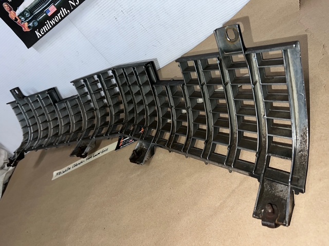 OEM 1976 Cadillac Eldorado FRONT LOWER GRILL #1606878 - Image 7