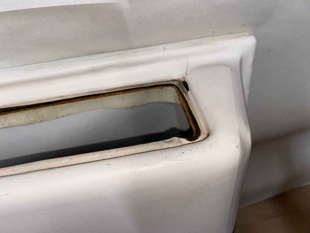 OEM 1971 1972 1973 1974 1975 1976 Cadillac Coupe Deville Calais 2 Dr LEFT DRIVER SIDE REAR LOWER DOOR PANEL ARM REST ~ WHITE WITH GREEN CARPET - Image 3
