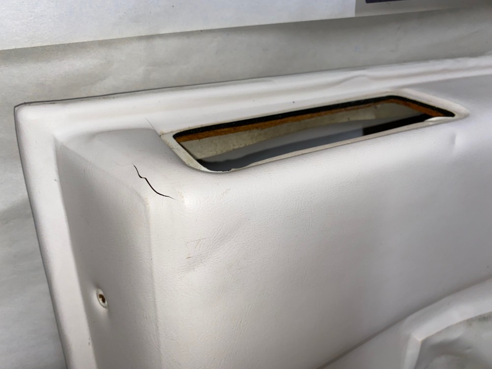 OEM 1971 1972 1973 1974 1975 1976 Cadillac Coupe Deville Calais 2 Dr RIGHT PASSENGER SIDE REAR LOWER DOOR PANEL ARM REST ~ WHITE WITH GREEN CARPET - Image 2
