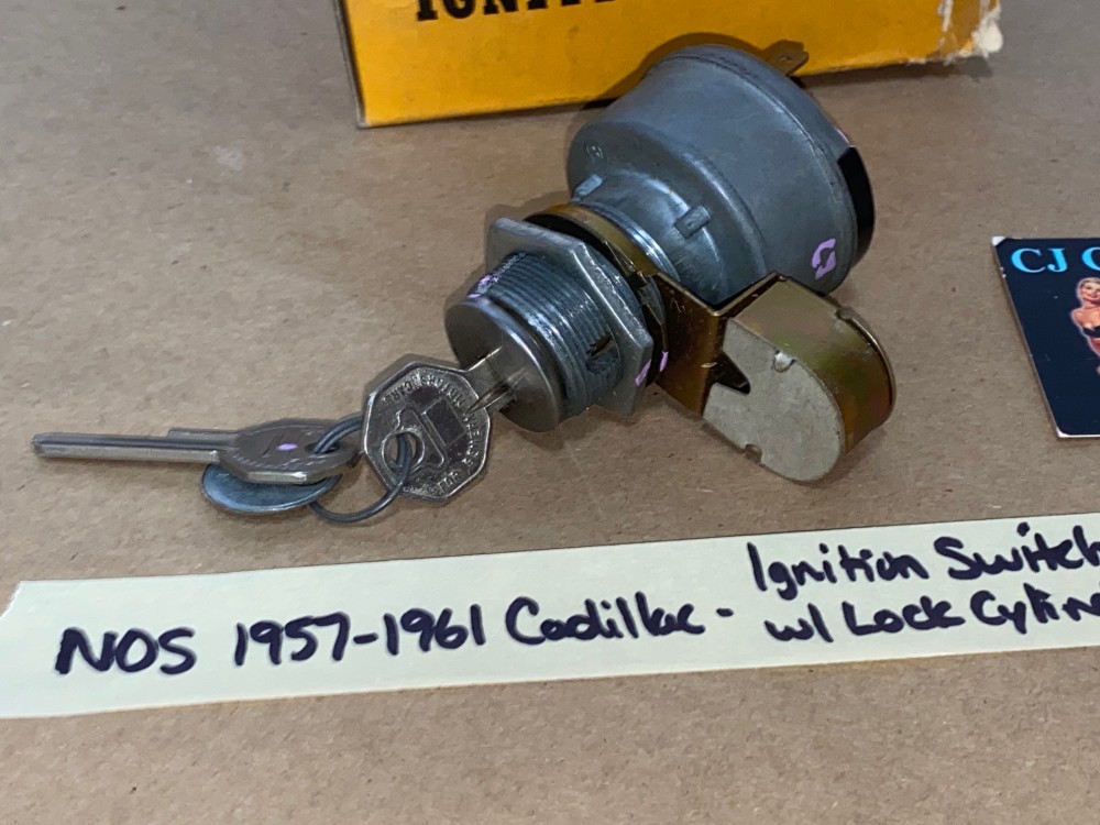 NOS 1957 1958 1959 1960 1961 CADILLAC IGNITION SWITCH DASH LIGHT BRACKET WITH LOCK CYLINDER & KEY - Image 2