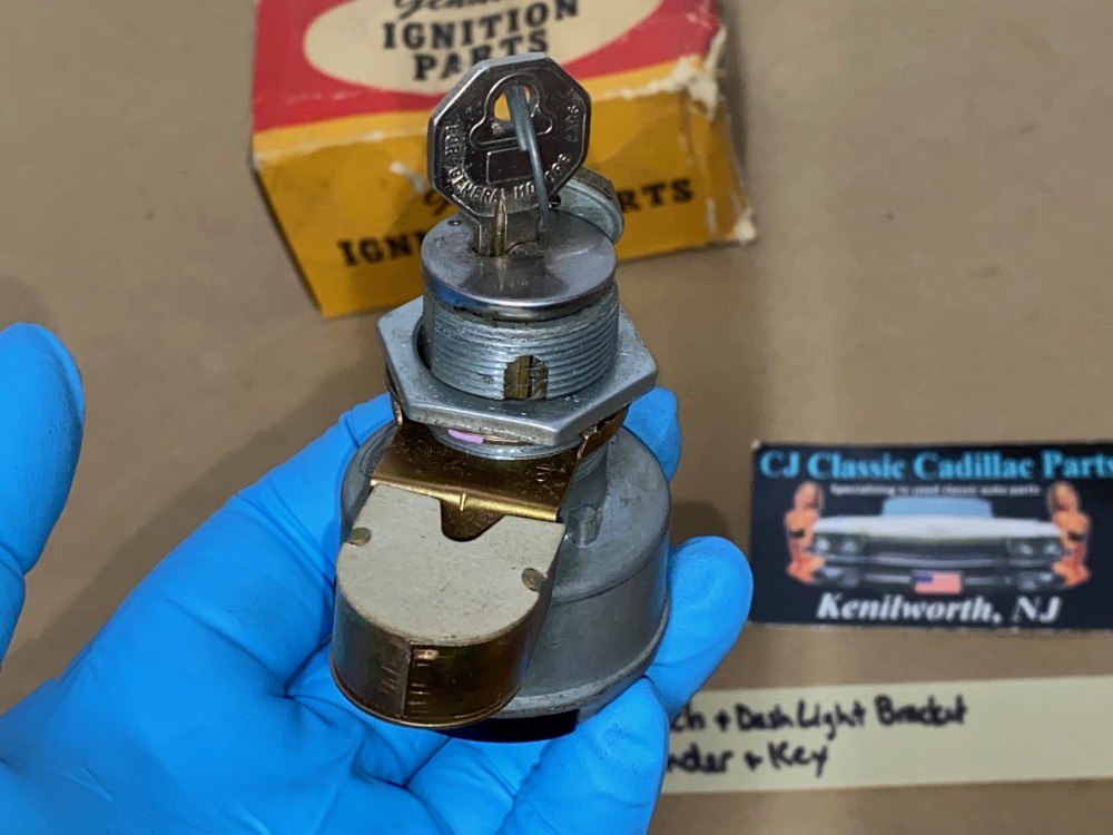 NOS 1957 1958 1959 1960 1961 CADILLAC IGNITION SWITCH DASH LIGHT BRACKET WITH LOCK CYLINDER & KEY - Image 17