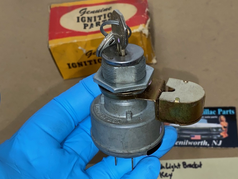NOS 1957 1958 1959 1960 1961 CADILLAC IGNITION SWITCH DASH LIGHT BRACKET WITH LOCK CYLINDER & KEY - Image 18