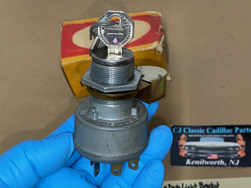 NOS 1957 1958 1959 1960 1961 CADILLAC IGNITION SWITCH DASH LIGHT BRACKET WITH LOCK CYLINDER & KEY - Image 19