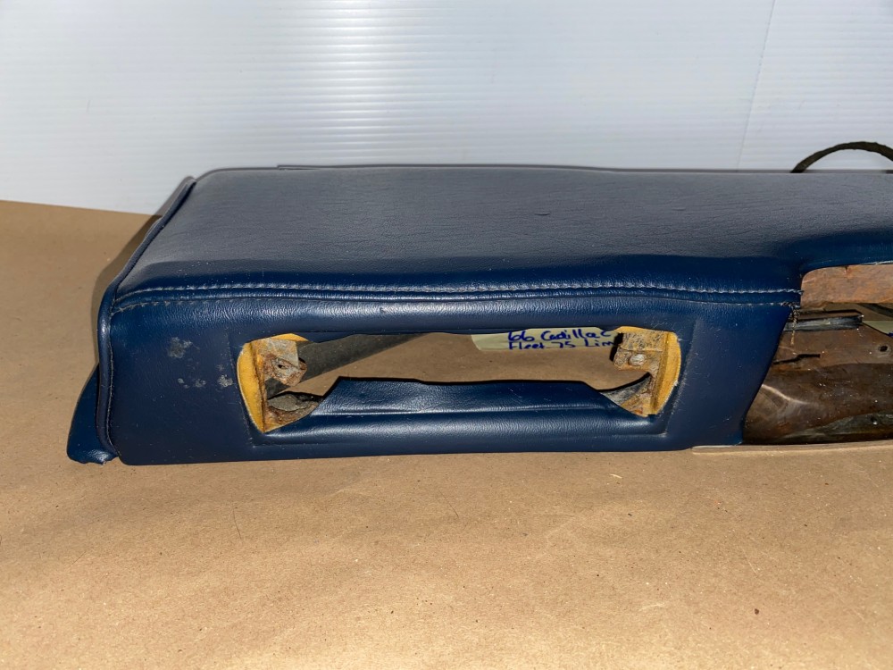 OEM 1966 1967 Cadillac Fleetwood 75 LIMO LIMOUSINE RIGHT PASSENGER SIDE REAR DOOR PANEL ARM REST PAD BASE WITH VENT & COURTESY LIGHT - DARK BLUE - Image 3