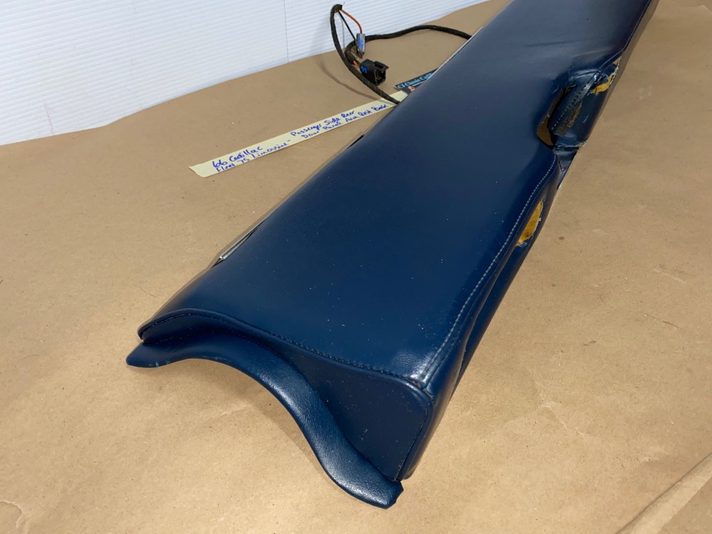 OEM 1966 1967 Cadillac Fleetwood 75 LIMO LIMOUSINE RIGHT PASSENGER SIDE REAR DOOR PANEL ARM REST PAD BASE WITH VENT & COURTESY LIGHT - DARK BLUE - Image 6