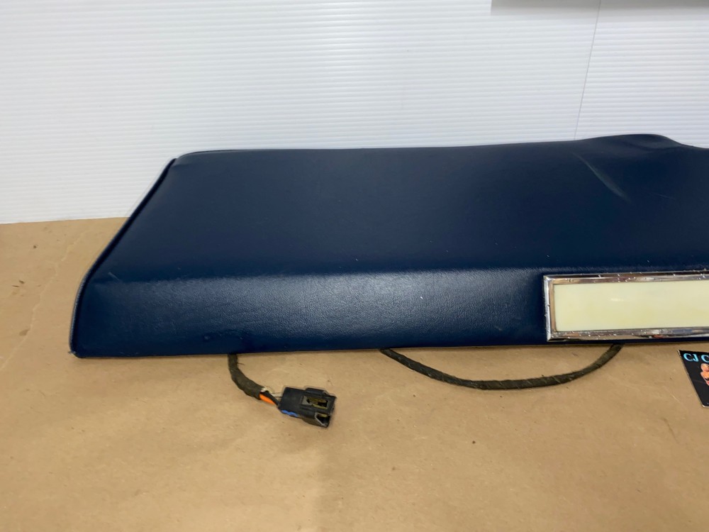 OEM 1966 1967 Cadillac Fleetwood 75 LIMO LIMOUSINE RIGHT PASSENGER SIDE REAR DOOR PANEL ARM REST PAD BASE WITH VENT & COURTESY LIGHT - DARK BLUE - Image 9