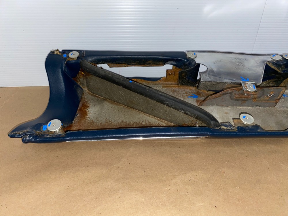OEM 1966 1967 Cadillac Fleetwood 75 LIMO LIMOUSINE RIGHT PASSENGER SIDE REAR DOOR PANEL ARM REST PAD BASE WITH VENT & COURTESY LIGHT - DARK BLUE - Image 22