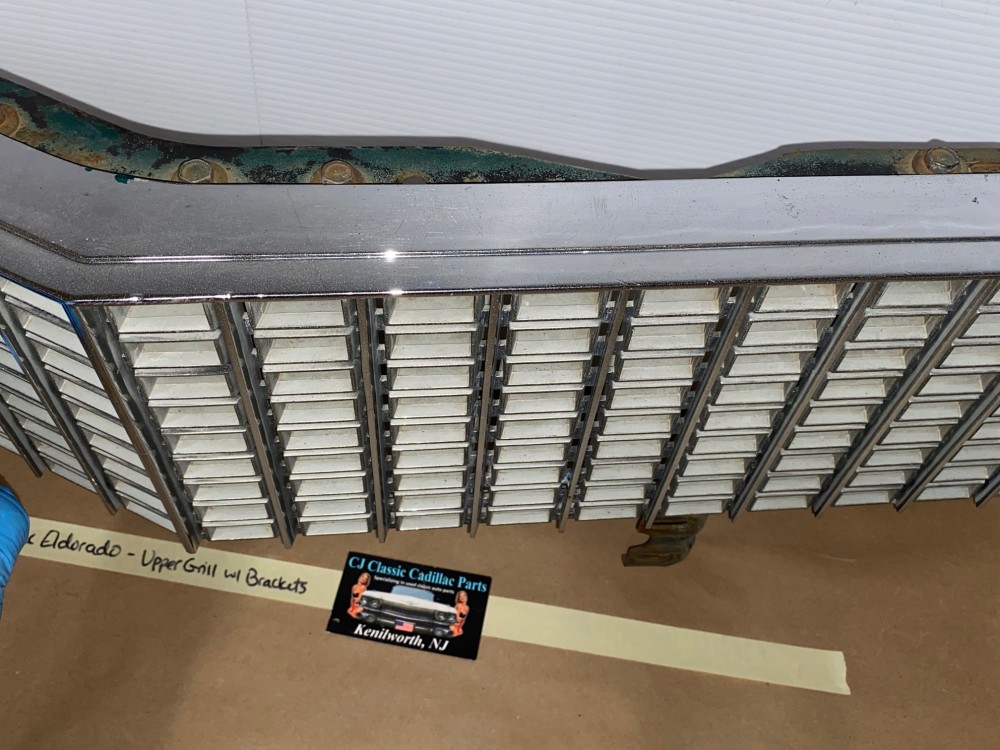 OEM 1975 1976 Cadillac Eldorado FRONT UPPER GRILL WITH MOUNTING BRACKETS #1606877 - Image 7