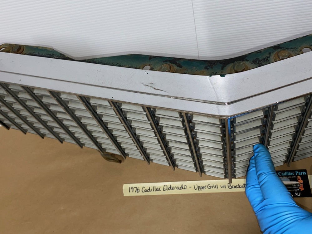 OEM 1975 1976 Cadillac Eldorado FRONT UPPER GRILL WITH MOUNTING BRACKETS #1606877 - Image 8