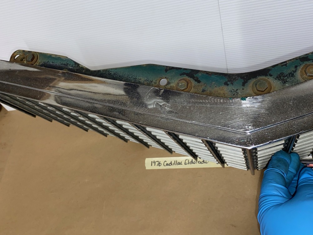 OEM 1975 1976 Cadillac Eldorado FRONT UPPER GRILL WITH MOUNTING BRACKETS #1606877 - Image 9