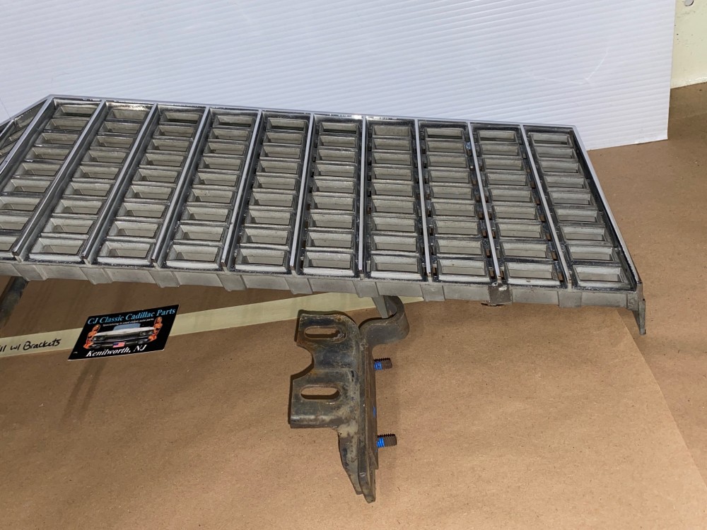 OEM 1975 1976 Cadillac Eldorado FRONT UPPER GRILL WITH MOUNTING BRACKETS #1606877 - Image 16