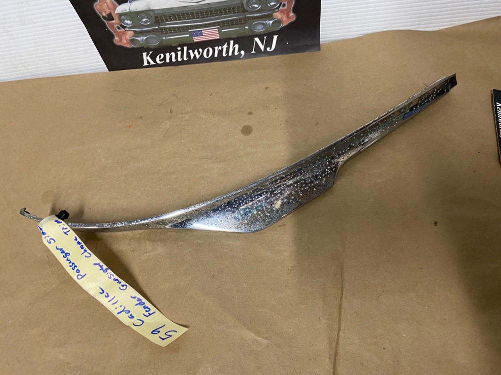 OEM 1959 Cadillac Deville Eldorado Fleetwood RIGHT PASSENGER SIDE FRONT FENDER GUNSIGHT CHROME TRIM MOLDING #1470534 - Image 2