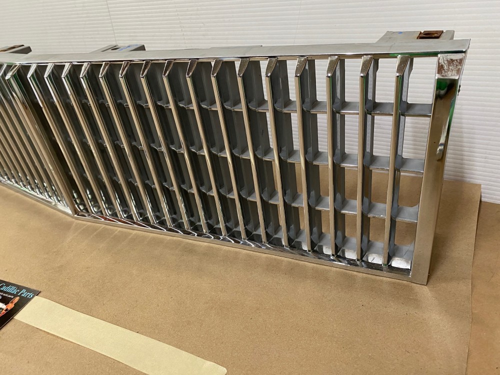 OEM 1977 1978 1979 Cadillac Seville FRONT UPPER CENTER GRILL GRILLE #1611327 - Image 24